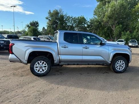 Used 2024 Toyota Tacoma SR5 AWD/4WD image 7