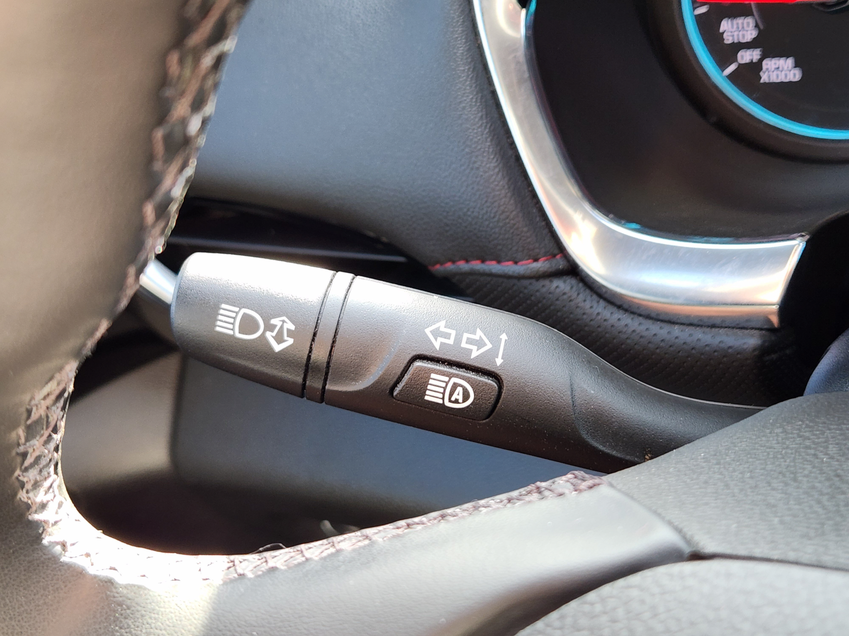 Used 2023 Chevrolet Traverse RS FWD image 23