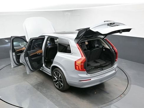 Used 2024 Volvo XC90 B5 Plus w/ Protection Package Premier image 43