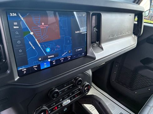 Used 2025 Ford Bronco Badlands image 18