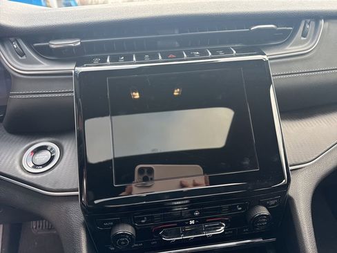 Used 2024 Jeep Grand Cherokee L Altitude image 15