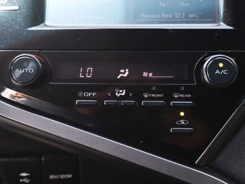 Used 2019 Toyota Camry SE FWD image 30