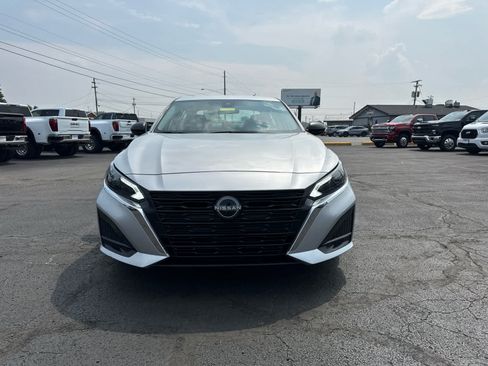 Used 2025 Nissan Altima 2.5 SV FWD image 8