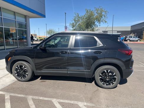 Used 2023 Chevrolet TrailBlazer LT FWD image 2