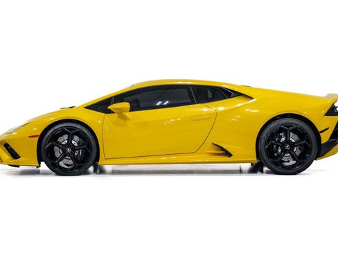 Used 2021 Lamborghini Huracan EVO RWD image 9