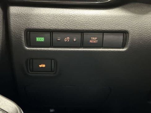 Used 2024 Nissan Sentra SV FWD image 19
