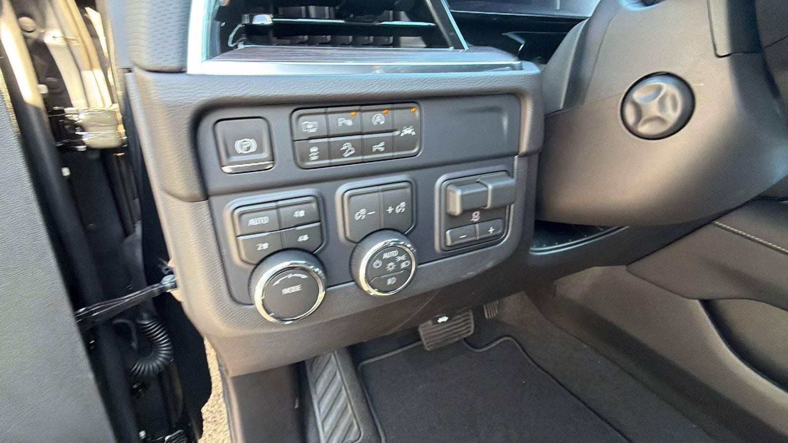 New 2026 Chevrolet Suburban Premier w/ Sun And Tow Package AWD/4WD image 22
