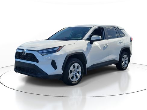 Used 2025 Toyota RAV4 LE AWD/4WD image 3