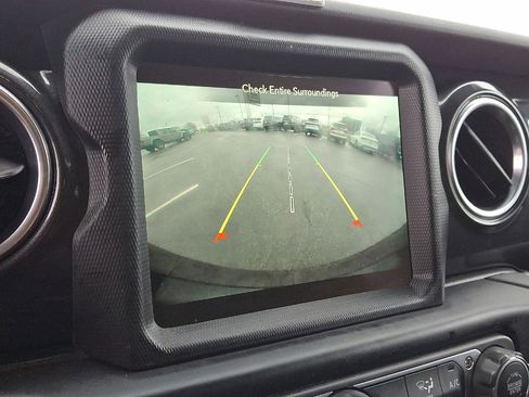 Used 2022 Jeep Wrangler Unlimited Sahara image 15