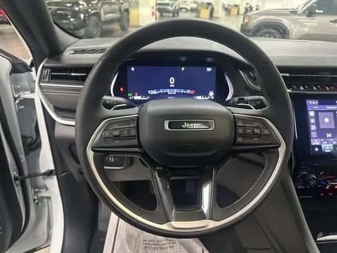 Used 2023 Jeep Grand Cherokee L Laredo AWD/4WD image 12