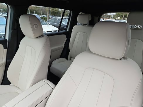 Used 2025 Mercedes-Benz GLB 250 image 16