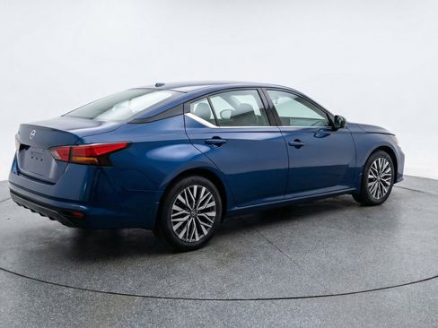 Used 2025 Nissan Altima 2.5 SV FWD image 9