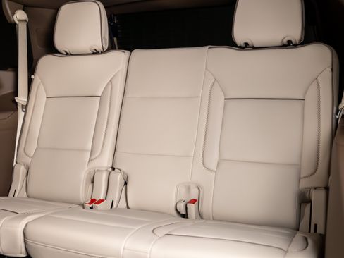 Used 2025 GMC Yukon Denali w/ Sun & Power Step Package RWD image 28
