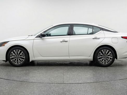 Used 2025 Nissan Altima 2.5 SV image 5