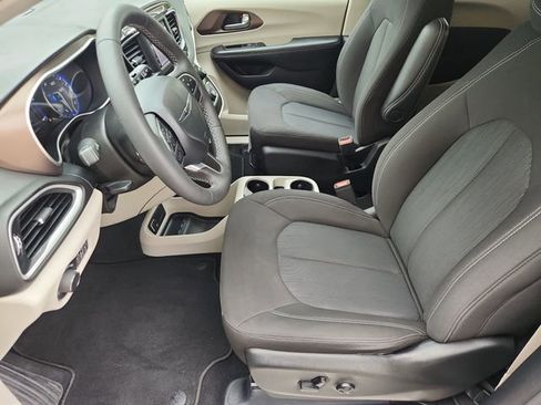 Used 2024 Chrysler Voyager LX FWD image 18