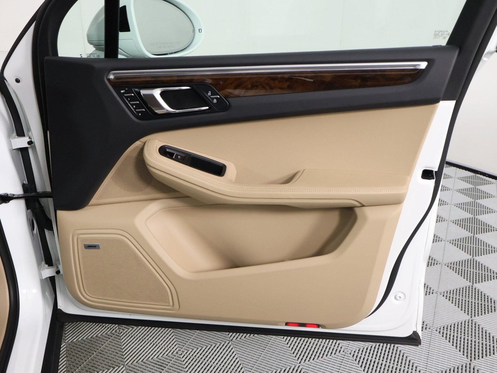 Certified 2022 Porsche Macan S AWD/4WD image 23