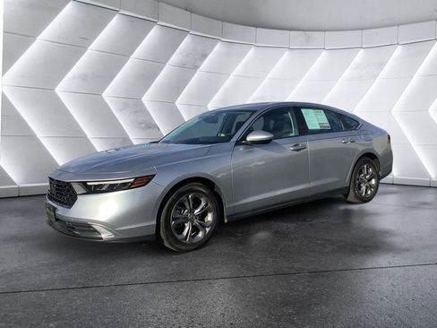 Used 2024 Honda Accord EX image 3