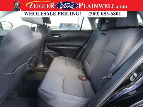 Used 2022 Toyota Venza LE image 12