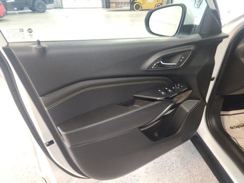Used 2024 Chevrolet Trax LT w/ LT Convenience Package FWD image 8