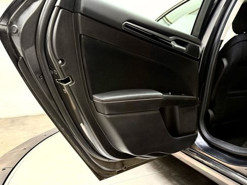 Used 2016 Ford Fusion SE FWD image 17