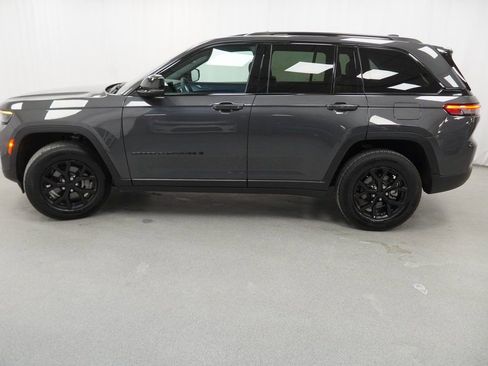 Certified 2025 Jeep Grand Cherokee Altitude image 15