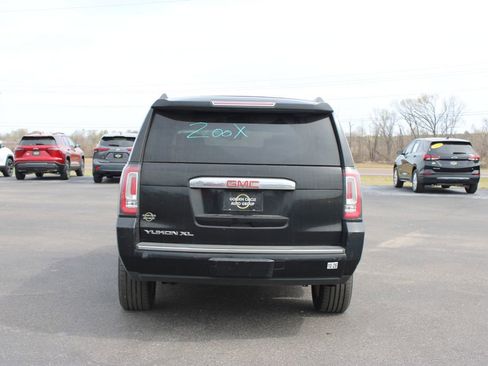 Used 2020 GMC Yukon XL Denali image 8