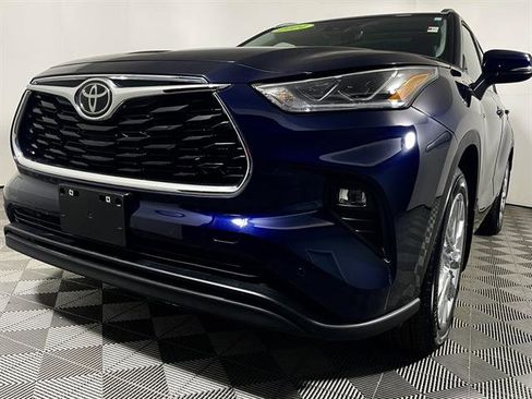 Used 2024 Toyota Highlander Limited image 9