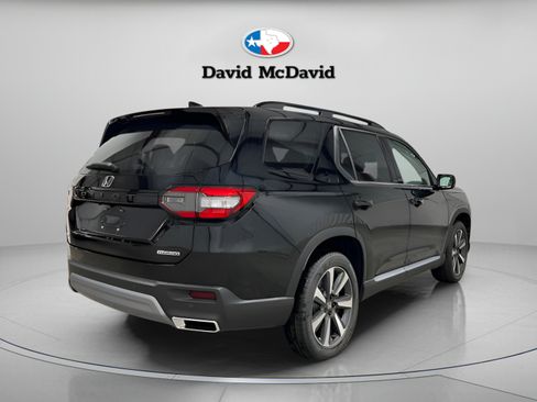 Used 2025 Honda Pilot Touring image 6
