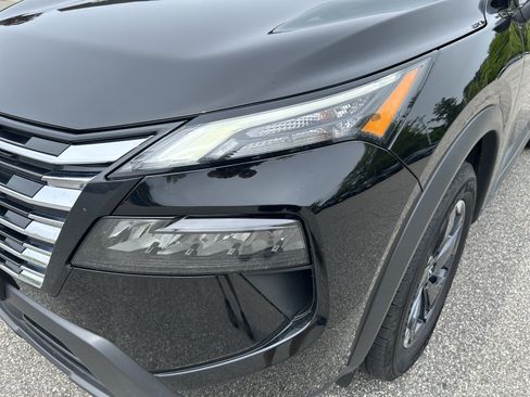 Used 2024 Nissan Rogue SV AWD/4WD image 9