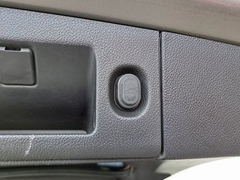 Used 2018 Chevrolet Tahoe LT AWD/4WD image 34