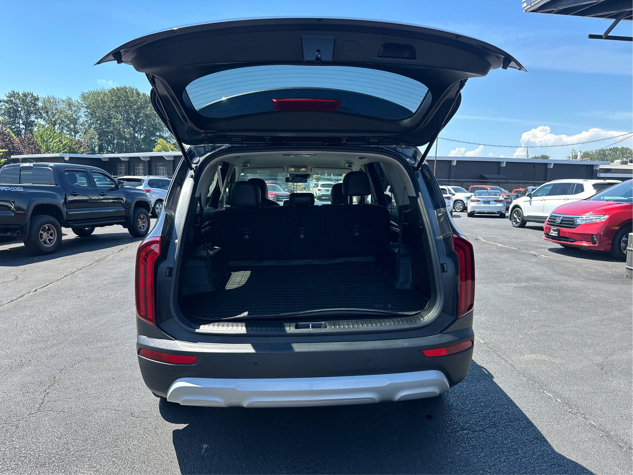 Used 2020 Kia Telluride LX AWD/4WD image 11
