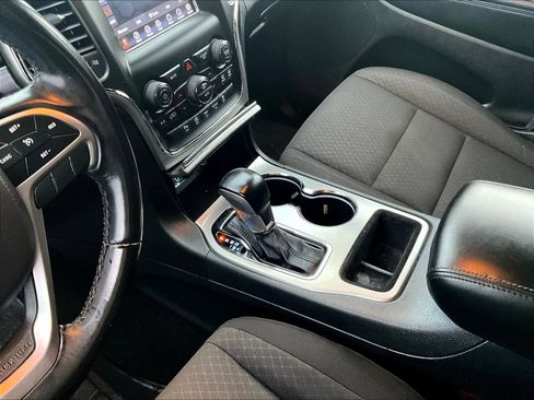 Used 2020 Jeep Grand Cherokee Laredo image 19