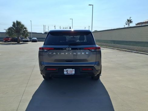 Used 2023 Nissan Pathfinder S FWD image 4