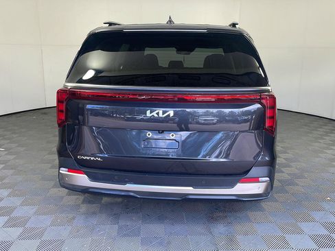 Used 2026 Kia Carnival SX FWD image 5