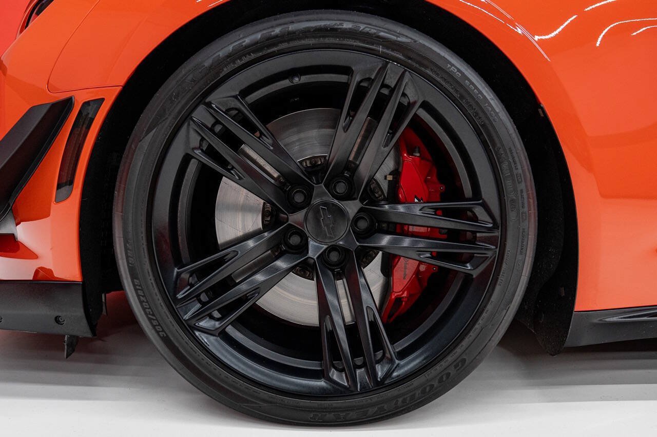 Used 2019 Chevrolet Camaro ZL1 RWD image 31