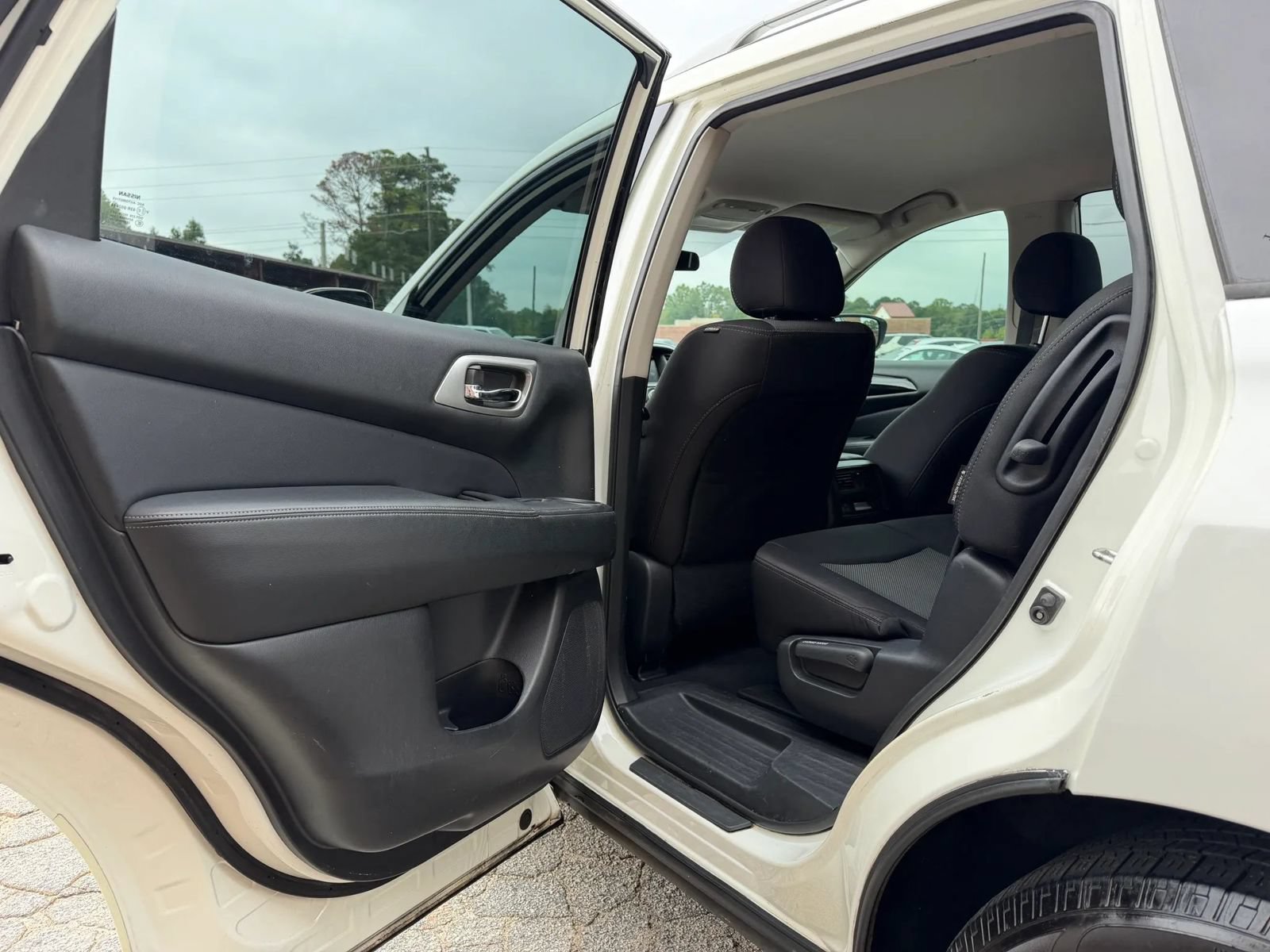 Used 2020 Nissan Pathfinder S FWD image 16