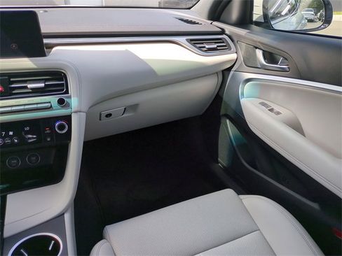 Certified 2025 Genesis G70 2.5T image 15