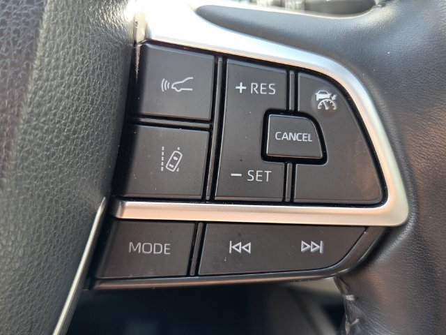 Used 2022 Toyota Highlander XLE AWD/4WD image 23
