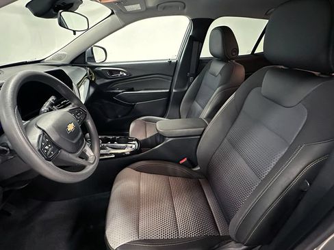 Used 2024 Chevrolet Trax LT FWD image 3