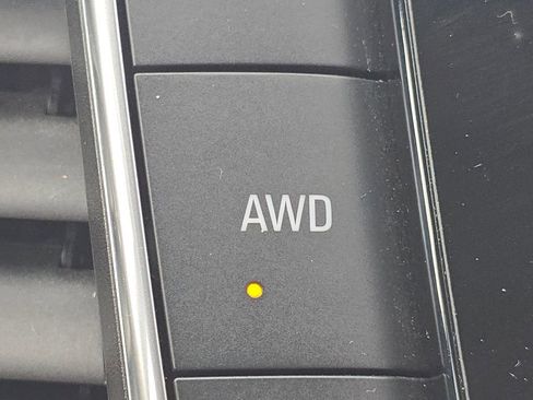 Used 2020 Buick Enclave Essence w/ Sport Touring Edition image 4