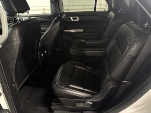 Used 2021 Ford Explorer XLT w/ Equipment Group 202A AWD/4WD image 13