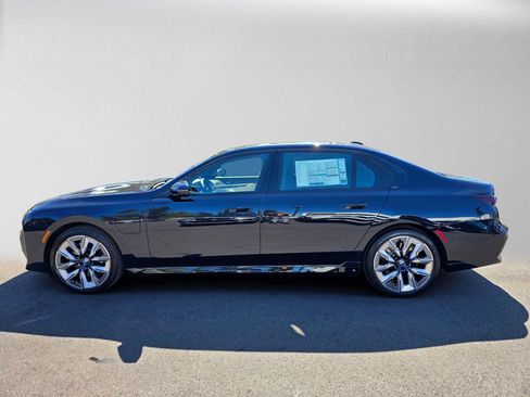 Used 2025 BMW 750e xDrive w/ Executive Package AWD/4WD image 7