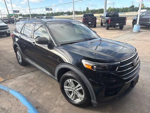 Used 2022 Ford Explorer XLT RWD image 3