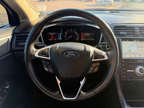 Used 2018 Ford Fusion Titanium image 28