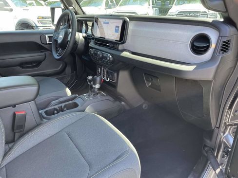 Used 2026 Jeep Gladiator Sport AWD/4WD image 14