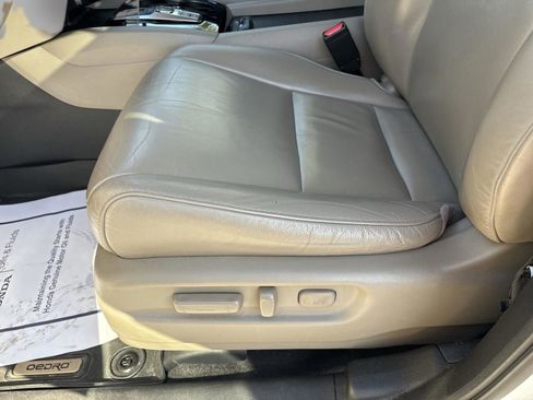 Used 2017 Honda Pilot Touring image 16