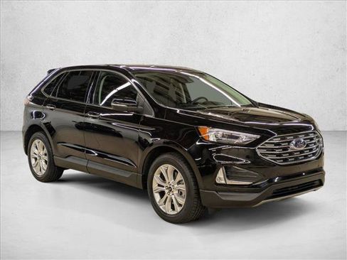 Used 2024 Ford Edge Titanium image 3