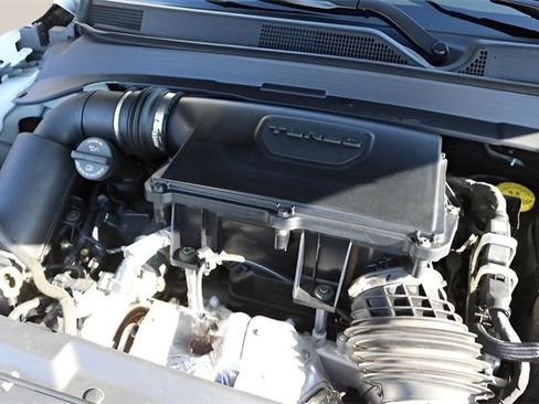 Used 2024 Jeep Compass Latitude image 10