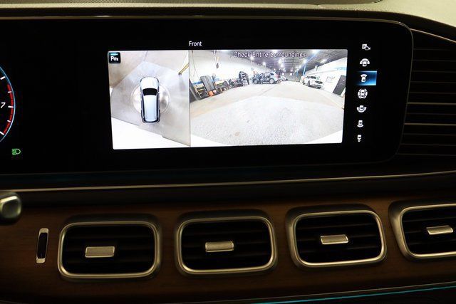 Used 2022 Mercedes-Benz GLS 580 4MATIC image 11