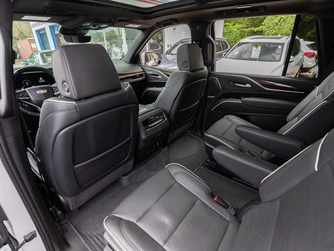 Used 2023 Cadillac Escalade Premium Luxury image 29